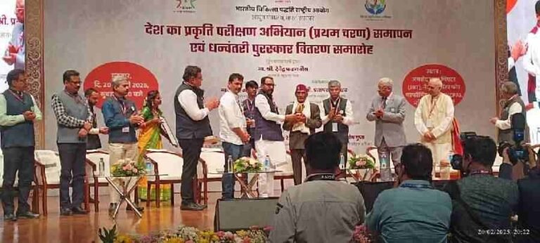 आयुष के फलक पर बिखरी उत्तराखंड की चमक, डाॅ मायाराम उनियाल को प्रतिष्ठित धनवंतरी पुरस्कार