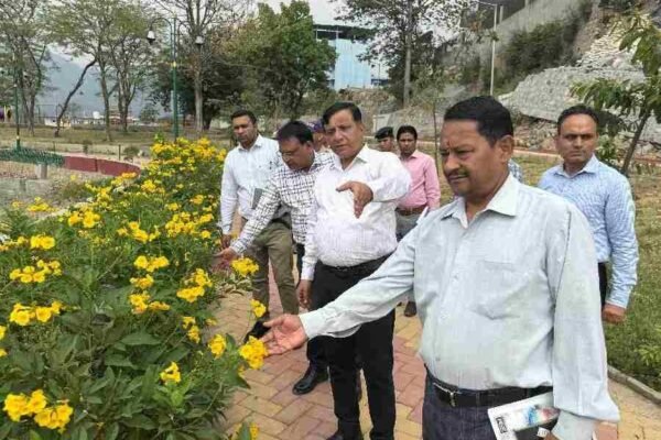 सिटी पार्क में साइकिल ट्रैक बनकर तैयार, एमडीडीए उपाध्यक्ष ने प्राधिकरण की विभिन्न योजनाओं की अद्यतन स्थिति का लिया जायजा