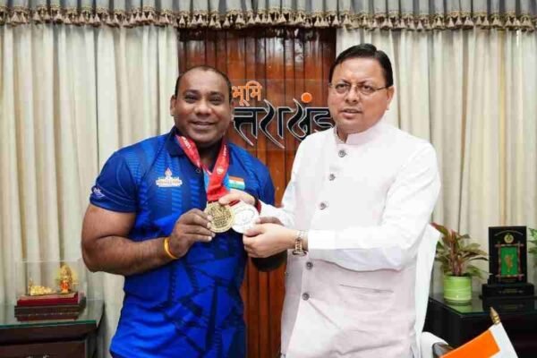 मुख्यमंत्री से वेटलिफ्टर मुकेश पाल ने की भेंट, मुकेश ने भारत के लिए रजत एवं कांस्य पदक जीतकर देश और उत्तराखंड का नाम किया गौरवान्वित