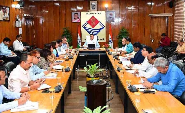 सीएम धामी ने ग्राम्य विकास विभाग के अंतर्गत संचालित गेमचेंजर योजनाओं, मुख्यमंत्री उद्यमशाला योजना, ग्रोथ सेंटर योजना, हाउस ऑफ हिमालयाज तथा सेंटर ऑफ एक्सीलेंस योजना की प्रगति की विस्तार से समीक्षा की