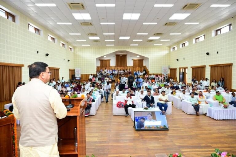 मुख्यमंत्री धामी ने वरिष्ठ नागरिकों और दिव्यांगजनों के साथ किया संवाद, सभी जनपदों में खोले जाएंगे वृद्ध आश्रम- मुख्यमंत्री