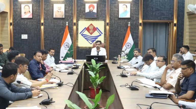जिलाधिकारी डॉ. आशीष चौहान ने विभागीय कार्यों की समीक्षा कर दिए समयबद्ध एवं प्रभावी क्रियान्वयन के निर्देश, जनहित एवं नवाचार आधारित पहलों पर विशेष जोर